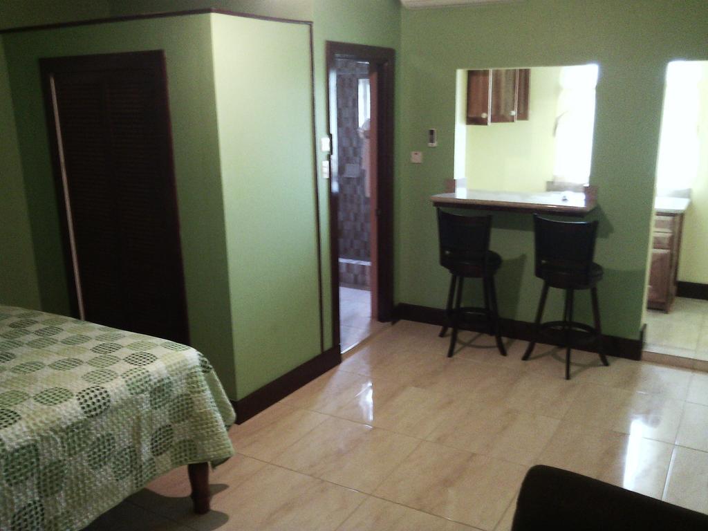Hotel Tropik Leadonna Montego Bay Szoba fotó
